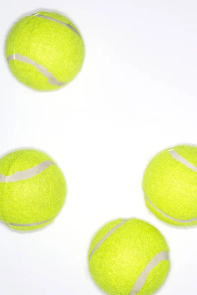 Tennis Pallot Eristetty Valkoisella Pohjalla — kuvapankkivalokuva