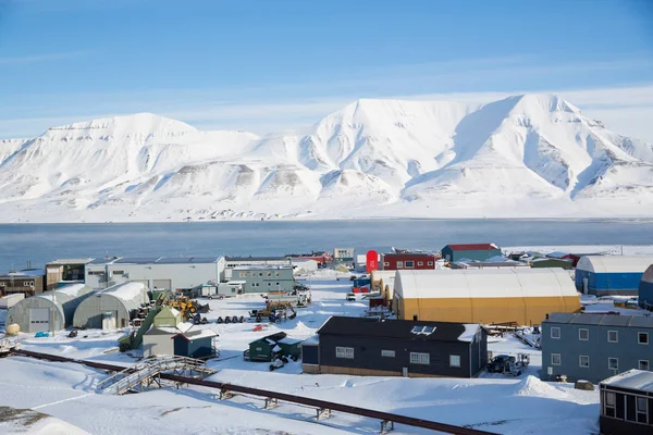Vista Edifícios Industriais Porto Longyearbyen Svalbard Noruega — Fotografia de Stock