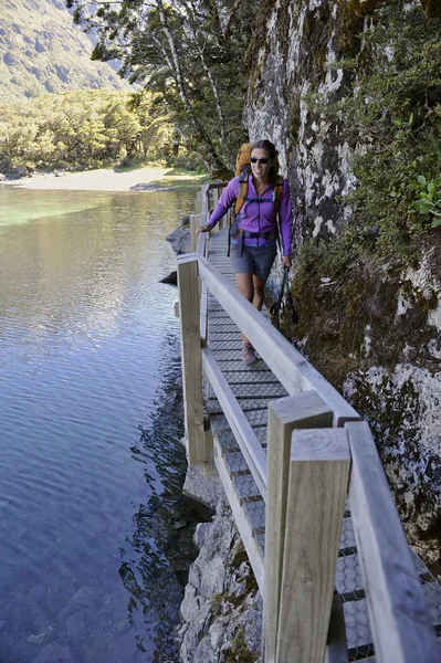 Mujer Adulta Que Camina Bordo Nueva Zelanda — Foto de Stock