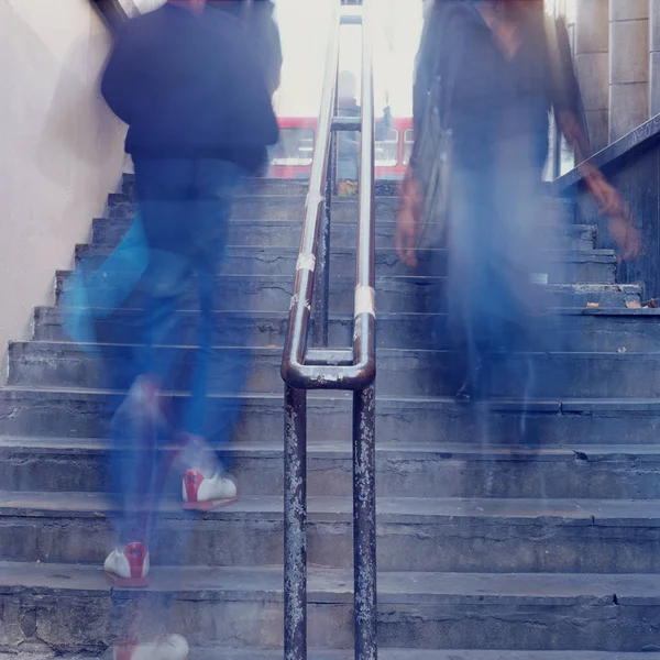 Pessoas Desfocadas Escadas — Fotografia de Stock