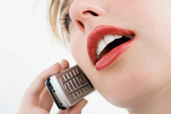 Donna Che Utilizza Telefono Cellulare — Foto Stock