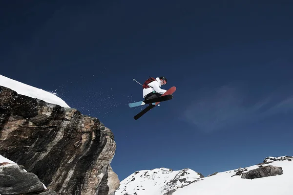 Low Angle View Male Skier Mid Air — Stock Photo, Image