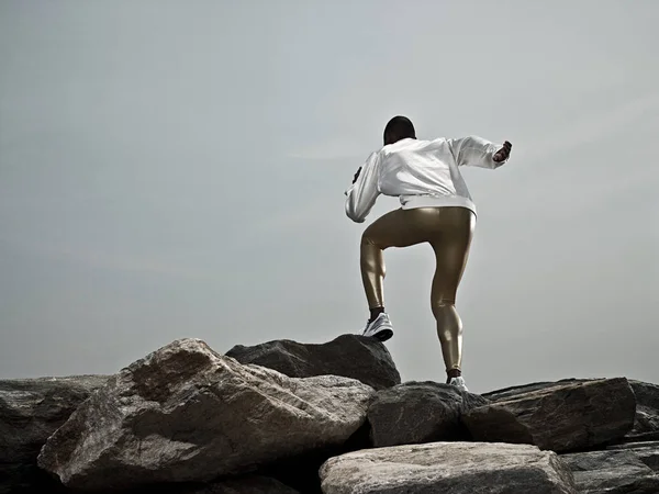 Atleta Masculino Rochas — Fotografia de Stock