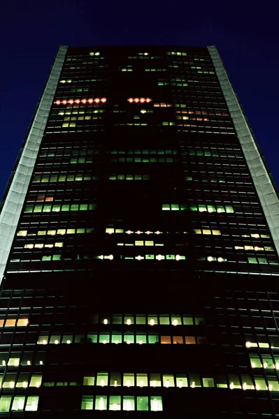 Edificio Oficinas Por Noche — Foto de Stock