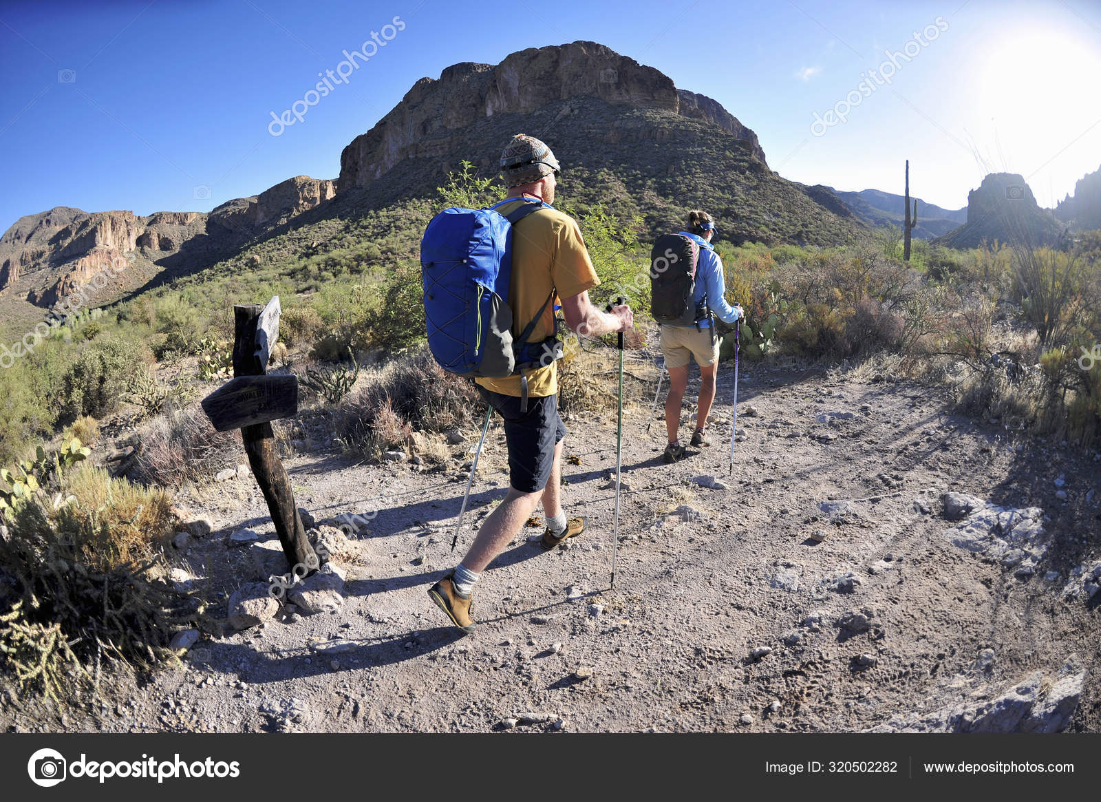 Excursión Pareja Mochileros Montañas Superstition Arizona Estados