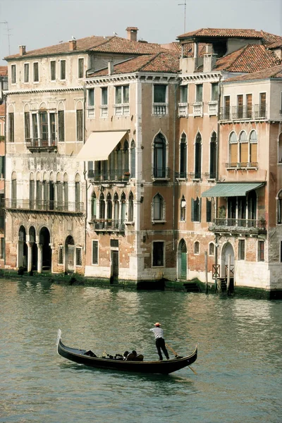 Gondolier Venice Italy — Stock Photo, Image