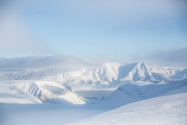 Snowy Mountain Landscape Svalbard Norwegia — Zdjęcie stockowe