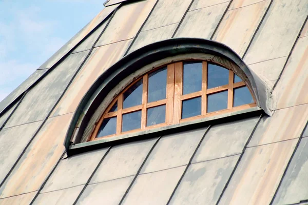Παράθυρο Καμάρες Στην Οροφή — Φωτογραφία Αρχείου
