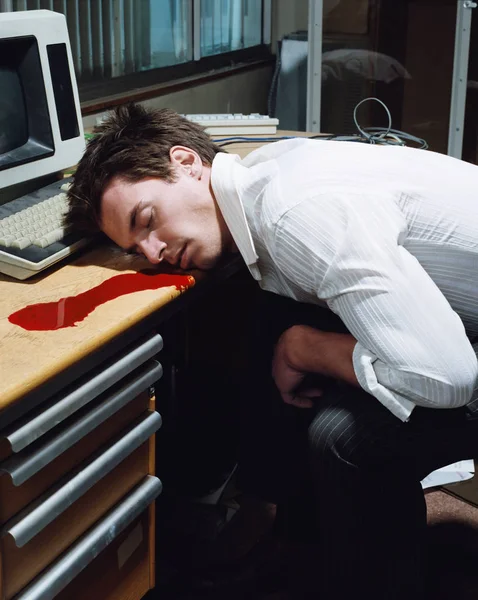 Ofis Çalışanı Masasında Ölmüş — Stok fotoğraf
