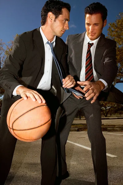 Empresarios Jugando Baloncesto Fondo Concepto Negocio — Foto de Stock