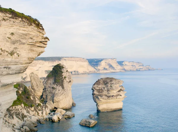Παραλιακοί Βράχοι Και Στοίβες Βράχων Κοντά Στο Bonafacio Κορσική Γαλλία — Φωτογραφία Αρχείου