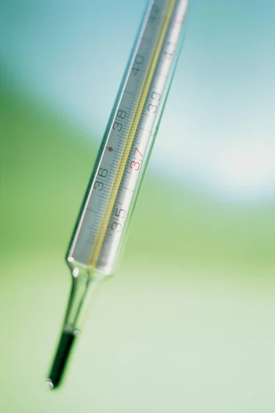 Thermometer Isolated Green Background — Stock Photo, Image