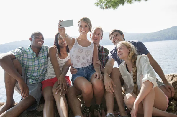 Group Friends Photographing Themselves — Stock Photo, Image