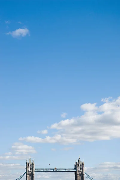 Cielo Sul Ponte Torre — Foto Stock