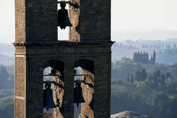 Campanile Sul Paesaggio — Foto Stock