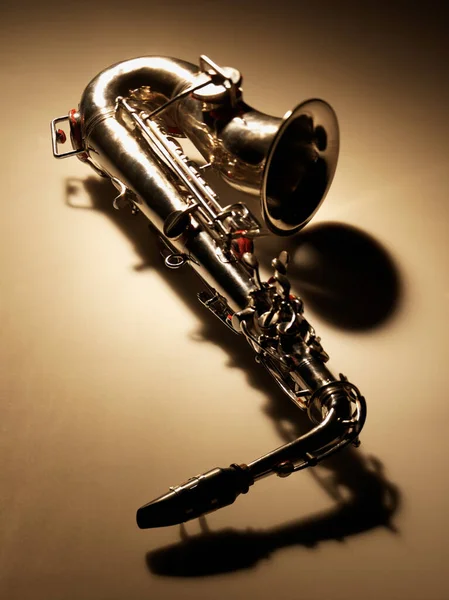 Saxophone Sur Fond Brun — Photo