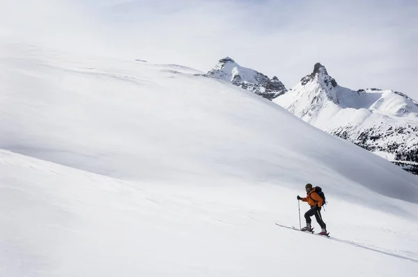 加拿大艾伯塔省班夫国家公园帕克岭 Parker Ridge 男子滑雪场 — 图库照片