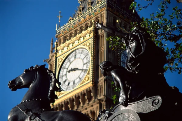 Big Ben Posąg Boadicea — Zdjęcie stockowe