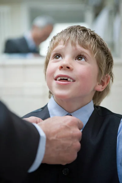 Jongen Met Stropdas Aangepast — Stockfoto