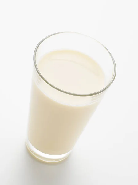 Beyaz Arka Planda Soya Sütü — Stok fotoğraf