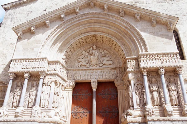 Puerta Iglesia Ste Trophine Arles —  Fotos de Stock