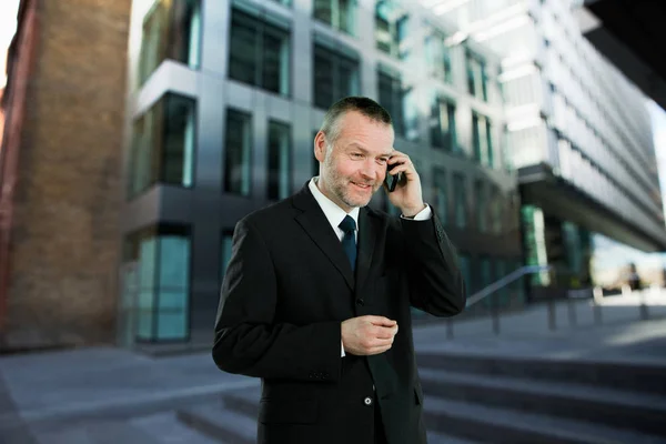 Homme Affaires Parlant Par Téléphone Portable Dans Rue Ville — Photo