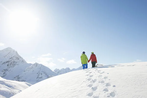 Para Spacerująca Śniegu Kuhtai Austria — Zdjęcie stockowe