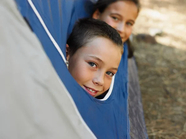 Bambini Una Tenda All Aperto Vista — Foto Stock