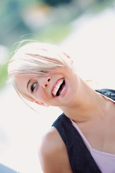 Young Woman Smiling Street — Stock Photo, Image