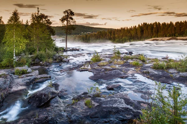Vista Del Río Que Fluye Sobre Las Rocas Storforsen Laponia — Foto de Stock
