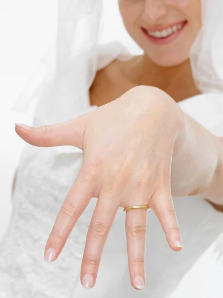 Bride Showing Her Wedding Ring — Stock Photo, Image