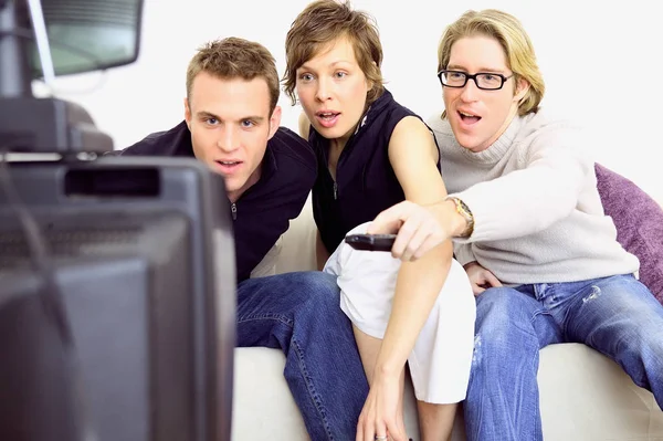 Group Portrait Happy Friends Watching Television — Stock Photo, Image