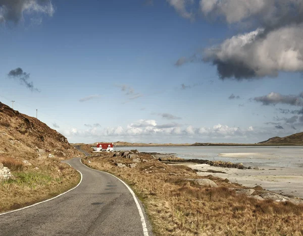 海岸沿いの道路を巻き バラ島 ヘブリディーズ スコットランド — ストック写真