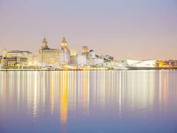 Bâtiment Foie Rivière Mersey Crépuscule Liverpool Angleterre Royaume Uni — Photo