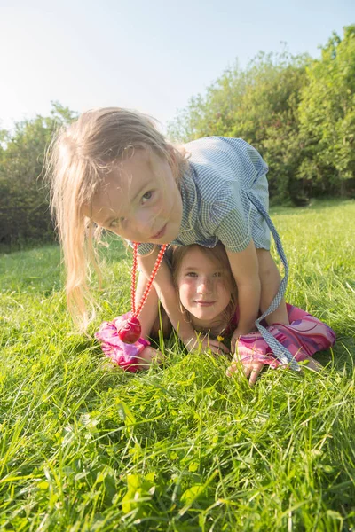 Girls Playing Together Grassy Field — Stock Photo, Image