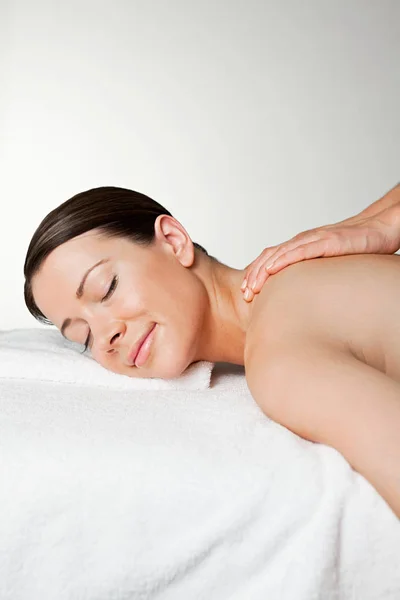 Woman Having Massage — Stock Photo, Image