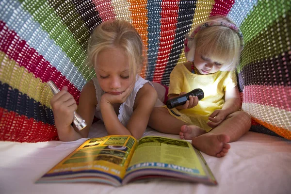 Girl Toddler Sister Lying Bed Hiding Blanket Using Torch Read — kuvapankkivalokuva