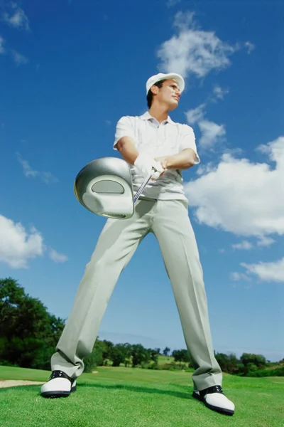 Uomo Che Gioca Golf Sul Campo — Foto Stock