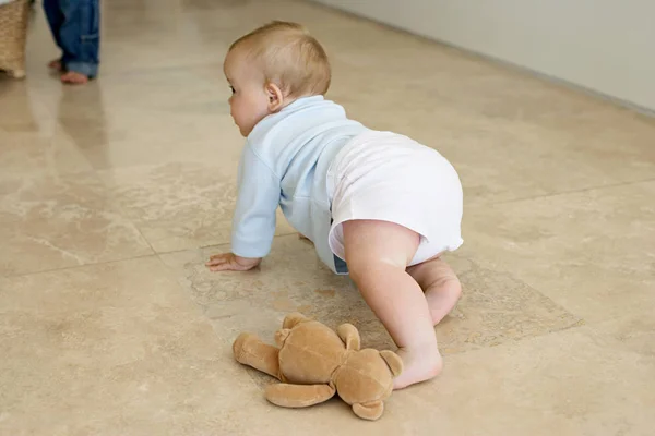 Crawling Baby Floor — Stock Photo, Image