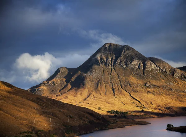 Lago Montaña Cielo Dramático Assynt Highlands Noroeste Escocia Reino Unido — Foto de Stock