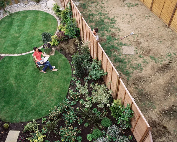 Neighbours Talking Garden Fence — Stock Photo, Image