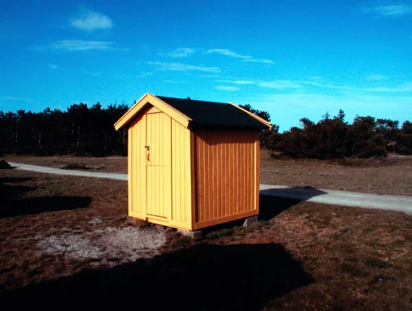 Barracão Amarelo Campo — Fotografia de Stock