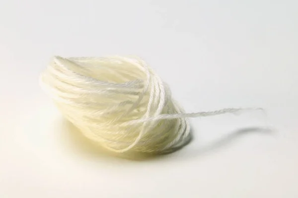 白い羊毛のボール — ストック写真