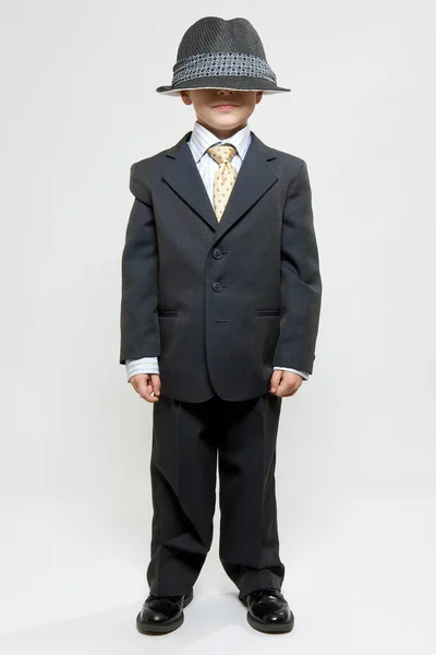 Pojke Kostym Och Fedora — Stockfoto