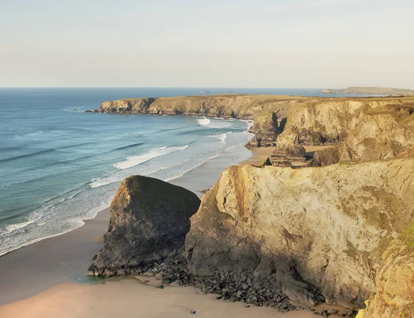 海岸悬崖和海滩 本鲁森阶梯 康沃尔 英格兰 — 图库照片