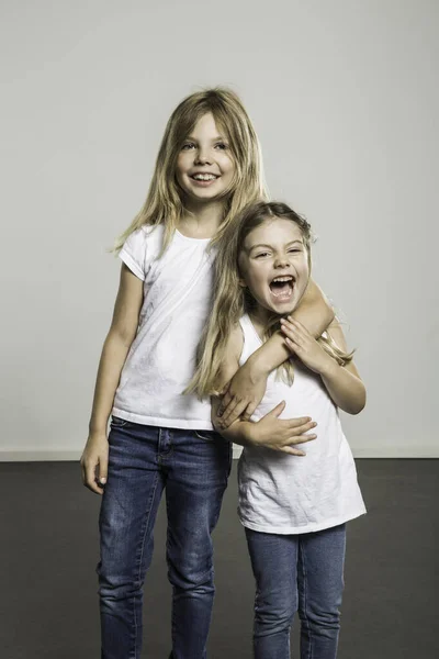 Studio Portrait Two Cute Sisters — 스톡 사진