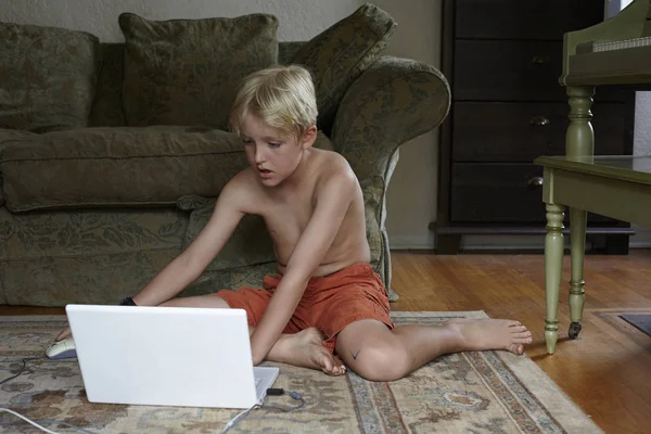 Boy Using Laptop Living Room — Stock Photo, Image