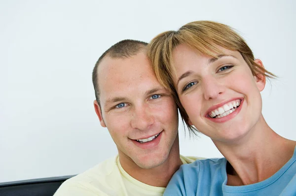 Feliz Hermosa Pareja Romántica Cerca — Foto de Stock