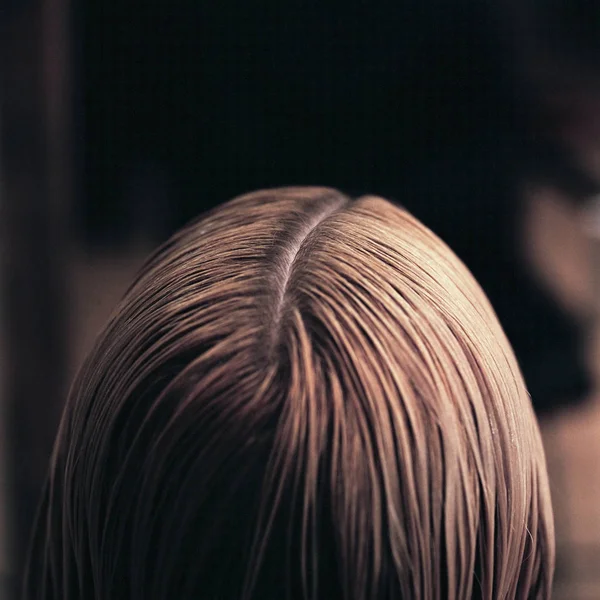 Frau Beim Friseur Aus Nächster Nähe — Stockfoto