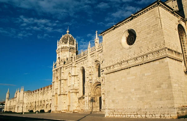 Klasztor Jeronimos Lizbona Błękitne Niebo — Zdjęcie stockowe